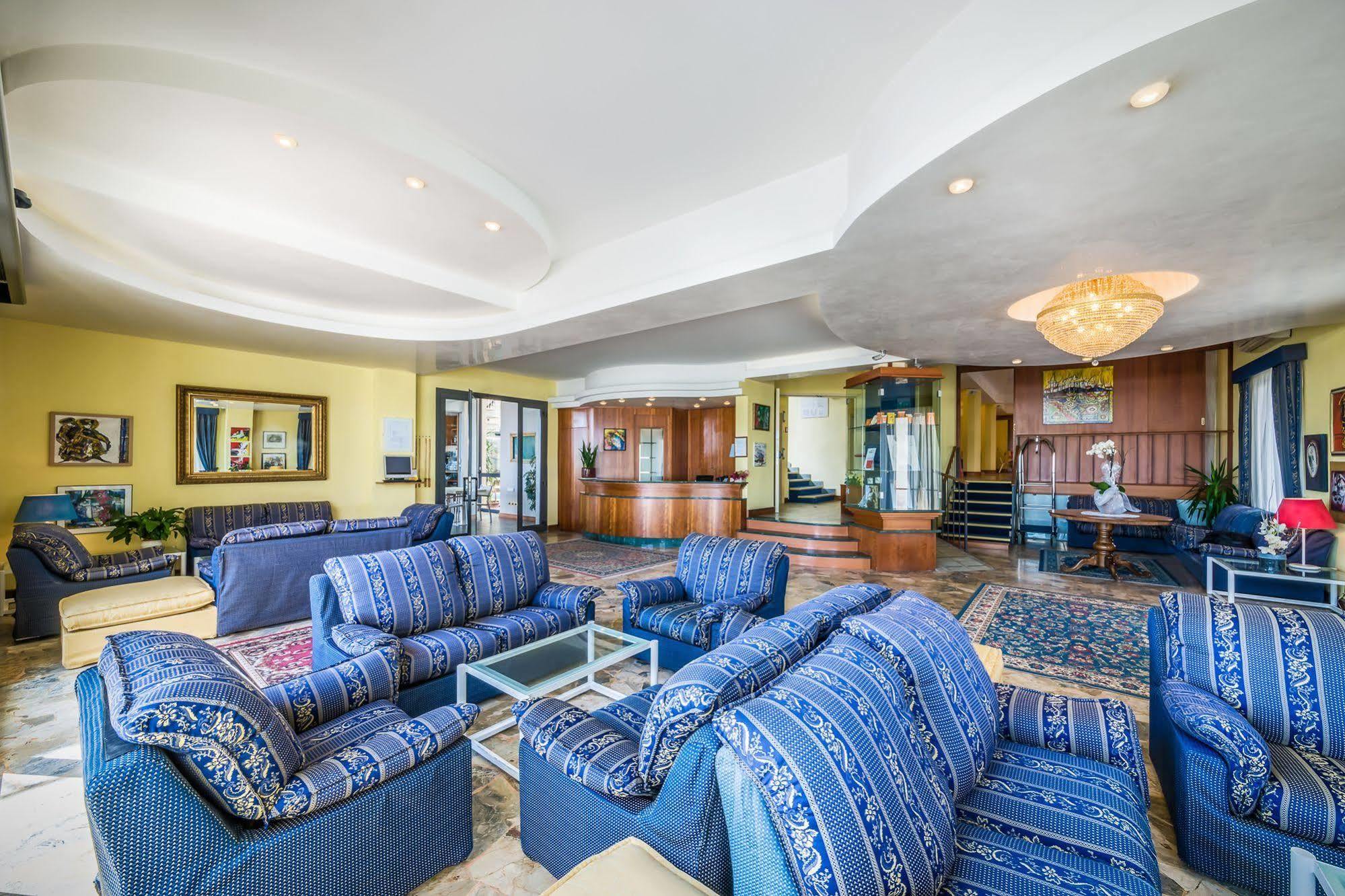 Hotel Agostini Bellaria – Igea Marina Kültér fotó